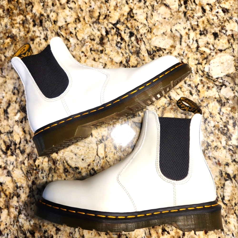 Womens Dr.Martens size 9 chelsea boots in white leather